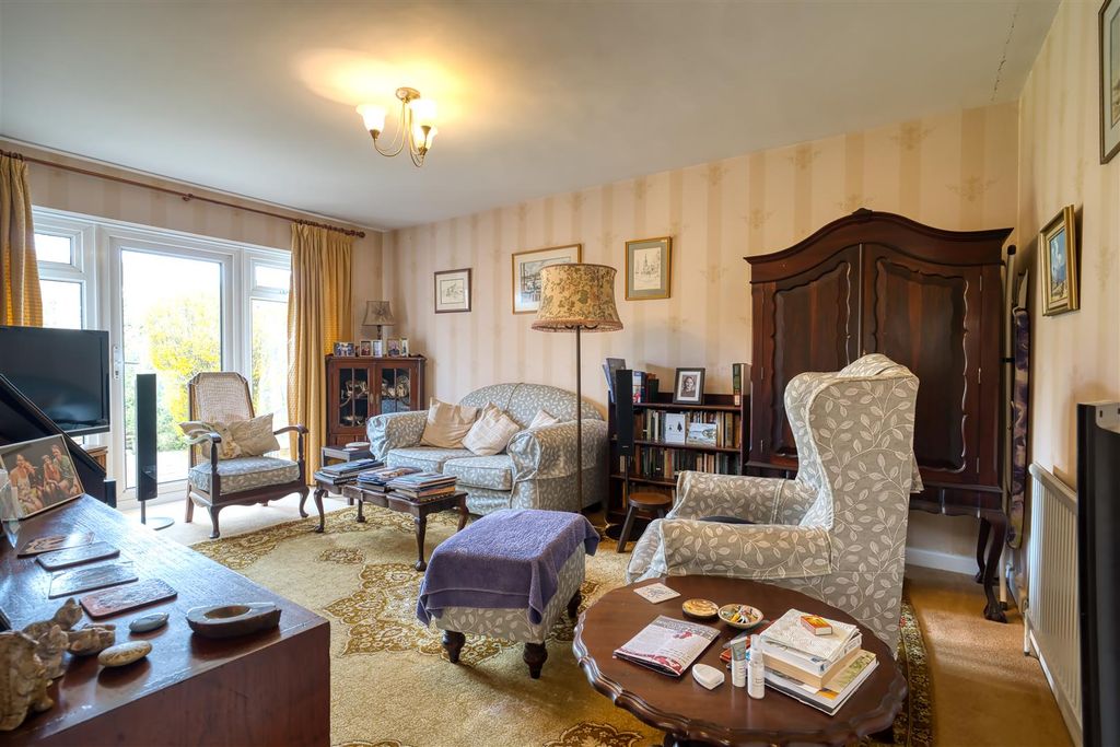 Property photo 2 of 9 Sitting Room