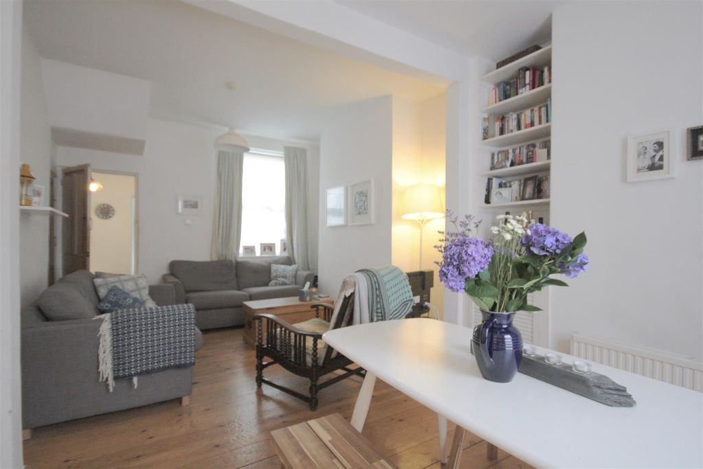 Property photo 3 of 13