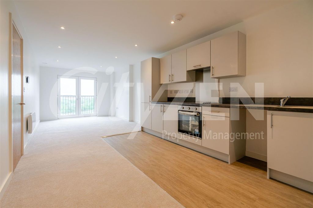 Property photo 1 of 16 Reception/Kitchen
