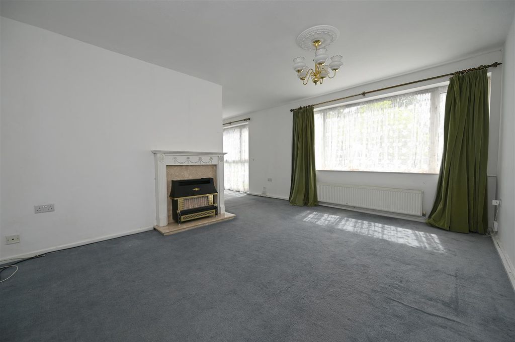 Property photo 3 of 17 Living Area1.Jpg