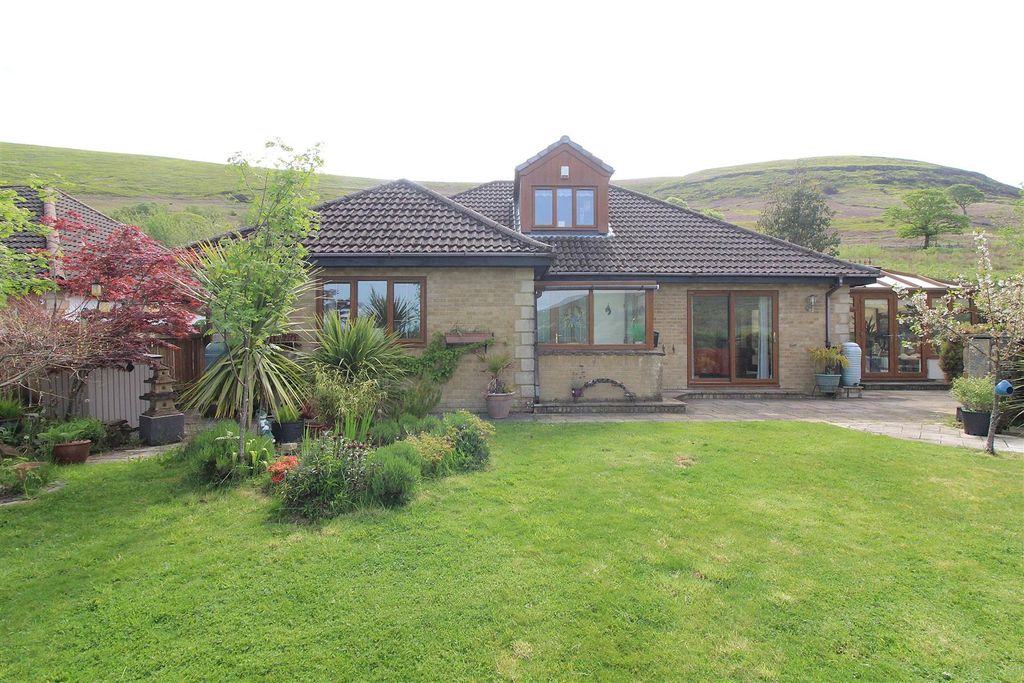 Property photo 1 of 54 Outside