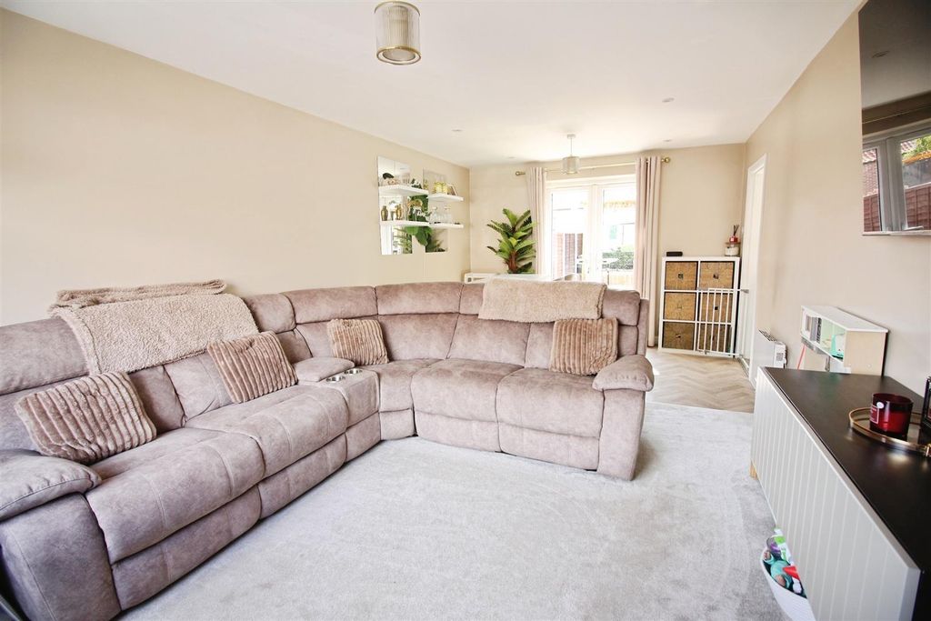 Property photo 1 of 13 Living Room