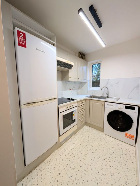 Property photo 3 of 9 Kitchen