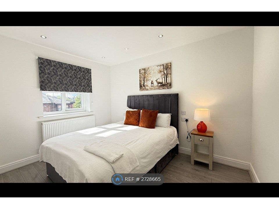 Property photo 3 of 9 Bedroom 1