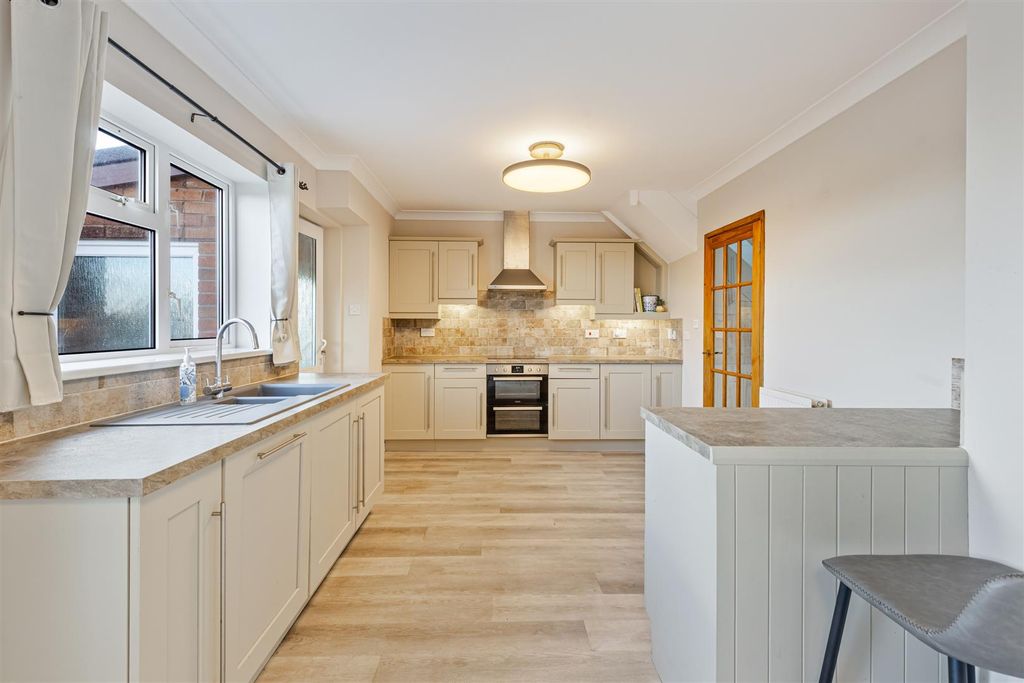 Property photo 3 of 18 A11 - 13 Kingsale Road Salcombe - 251110.Jpg