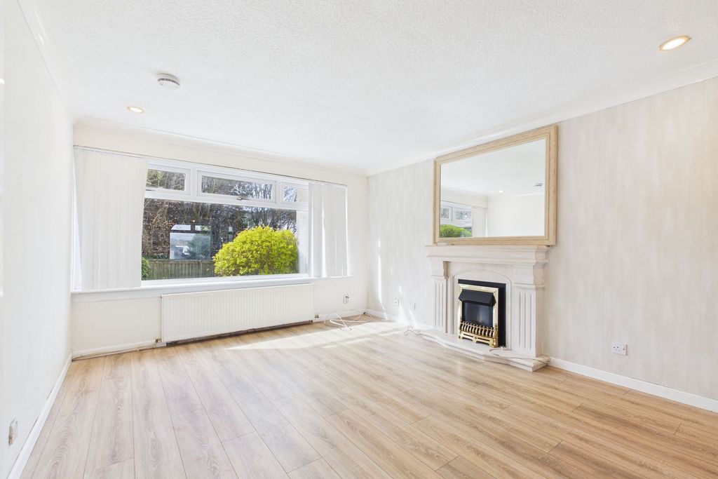 Property photo 3 of 15 Living Room