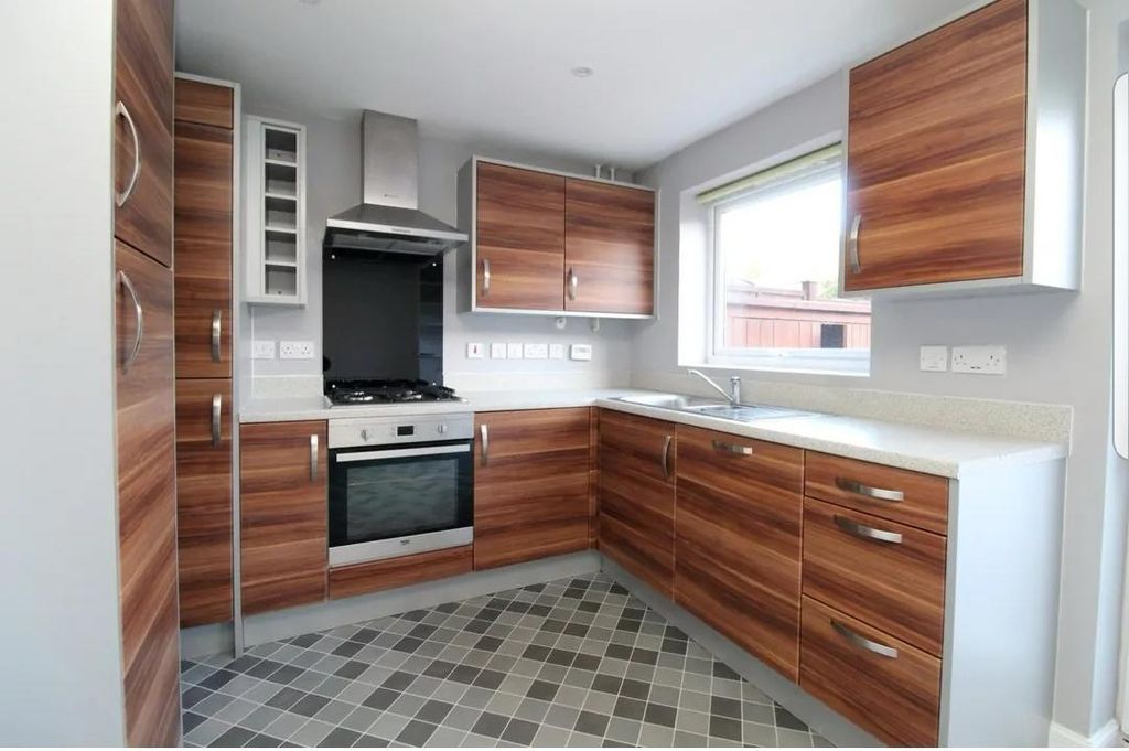 Property photo 2 of 11 Kitchen