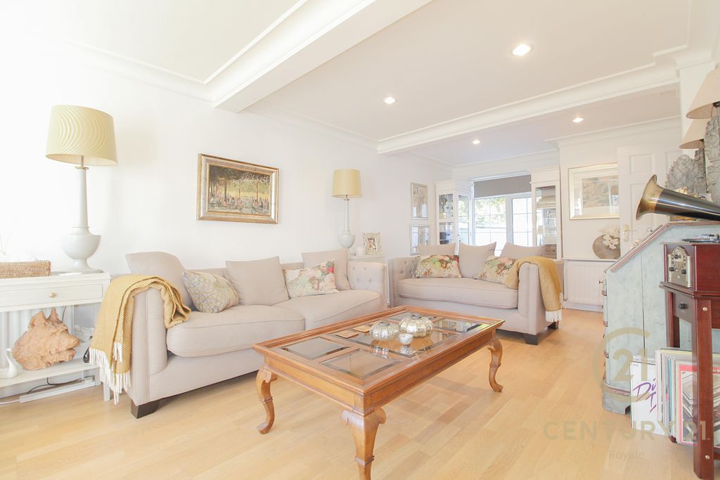 Property photo 3 of 13