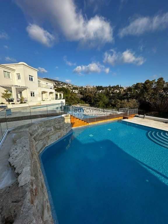 Property photo 3 of 23