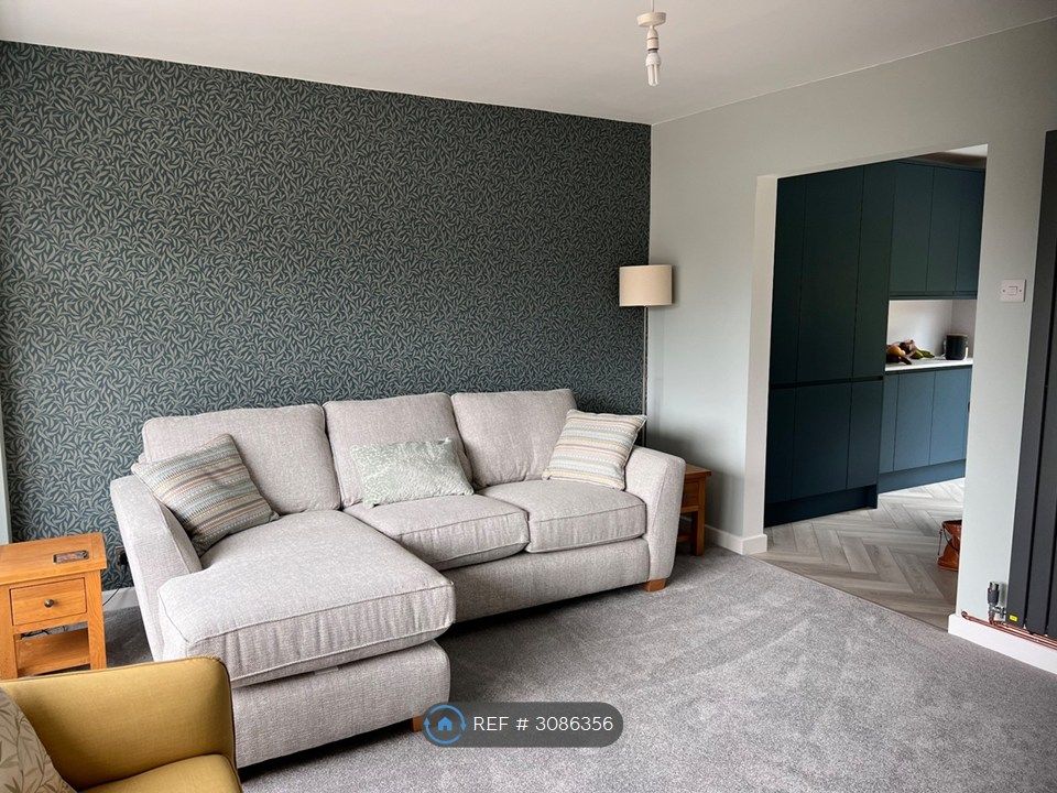 Property photo 3 of 12 Lounge