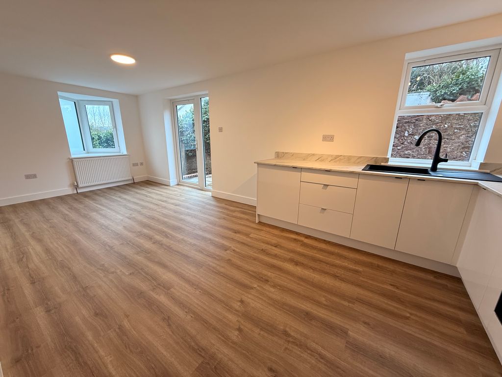 Property photo 3 of 32