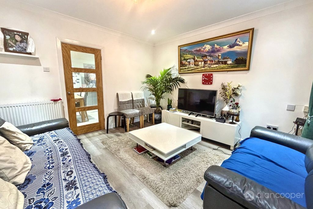 Property photo 2 of 21 4796253