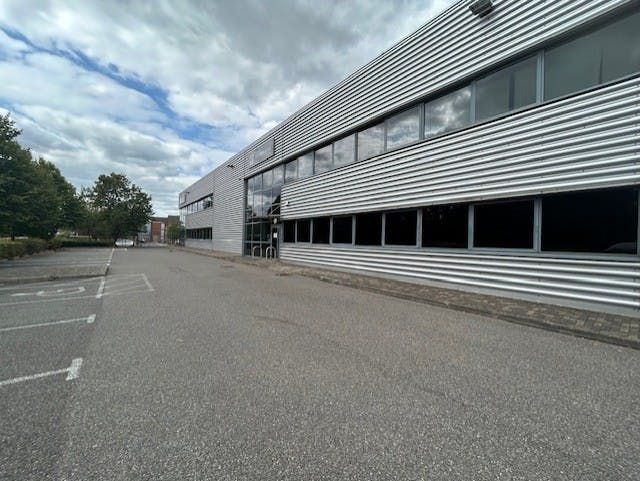 Property photo 2 of 5 V7 Vector Park