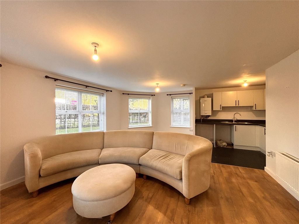 Property photo 3 of 19 Lounge / Kitchen