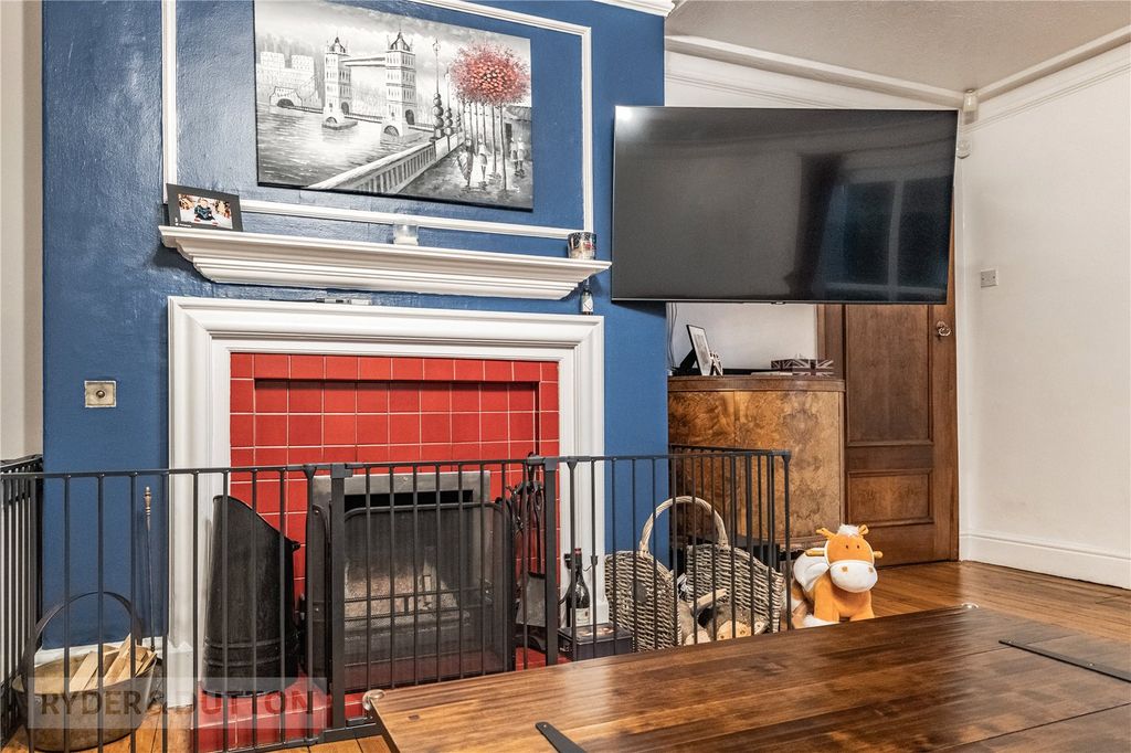 Property photo 3 of 38 Living Room