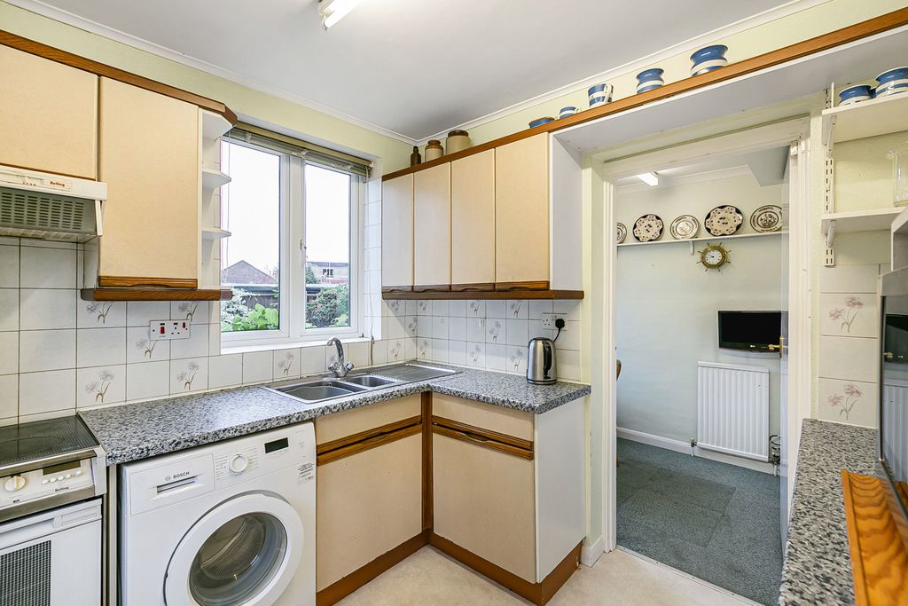 Property photo 3 of 19 Kitchen