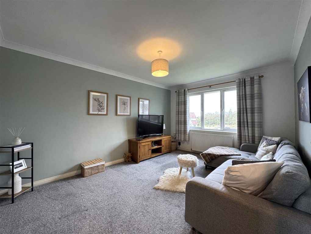 Property photo 3 of 11 Lounge.Jpg