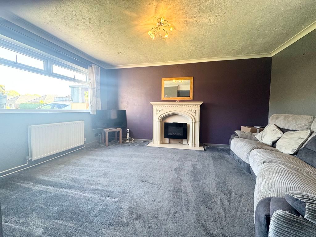 Property photo 2 of 16 Lounge