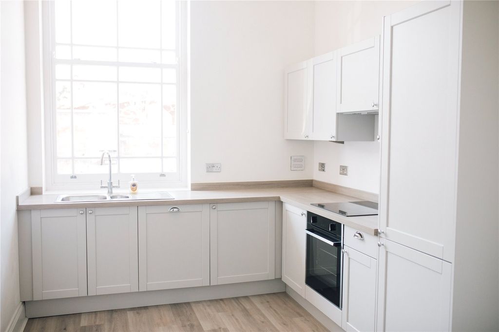 Property photo 3 of 19 Kitchen