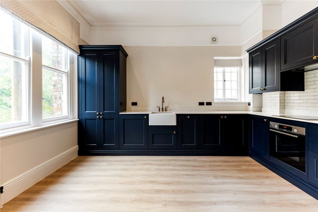 Property photo 2 of 14 Kitchen