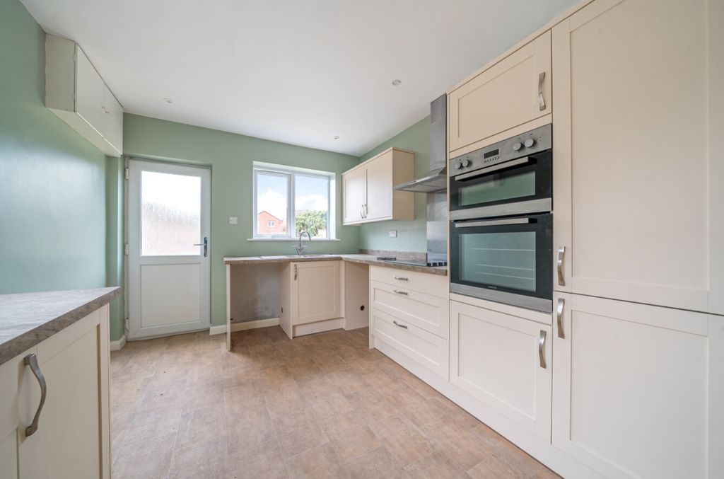 Property photo 3 of 27 1441940-15-69d78Abcdb047