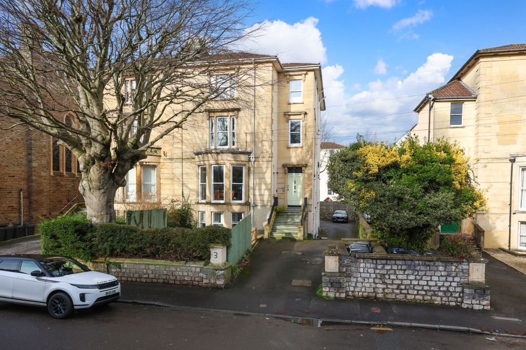 Property photo 1 of 12 External