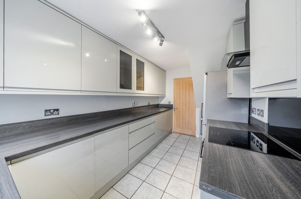 Property photo 2 of 14 1386736-8-692d987...