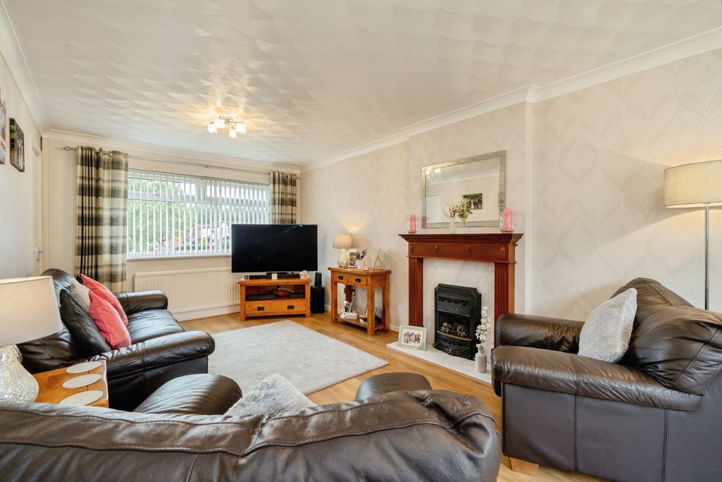 Property photo 2 of 19 Lounge