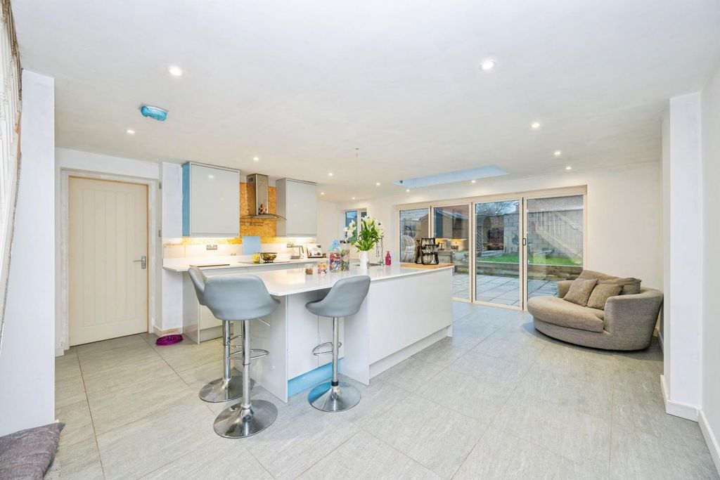 Property photo 2 of 21 5Irvingclose-8.Jpg