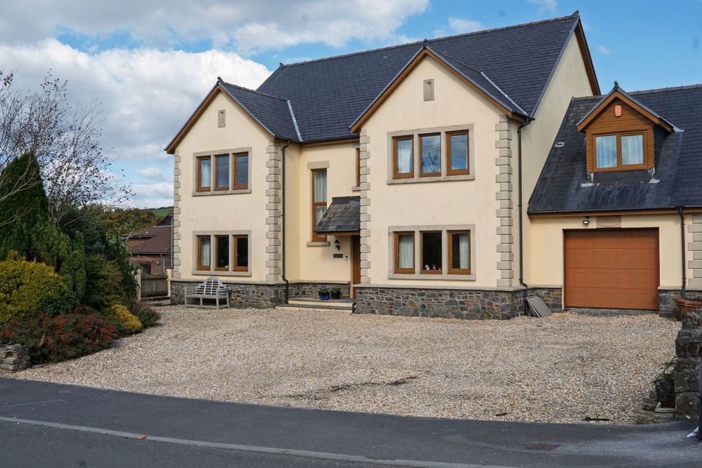 Property photo 2 of 49