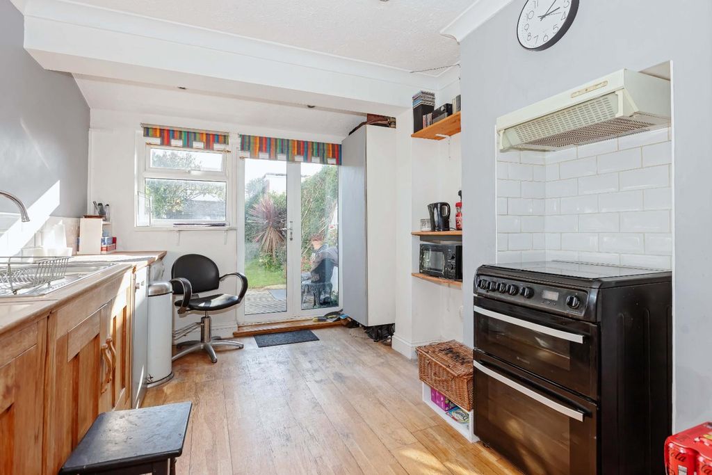 Property photo 3 of 15 Roberts Rd_8.Jpg