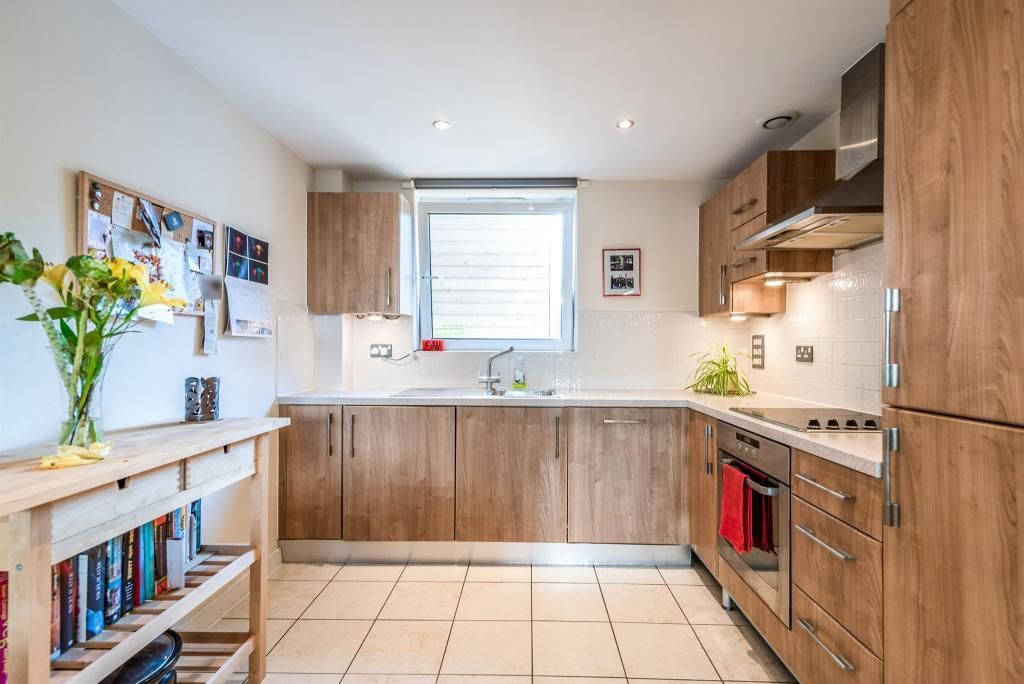 Property photo 2 of 9 Kitchen