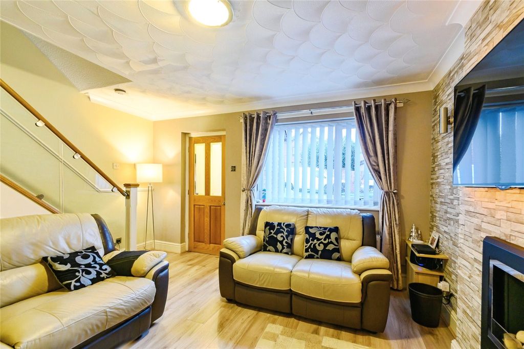 Property photo 2 of 22 Living Room