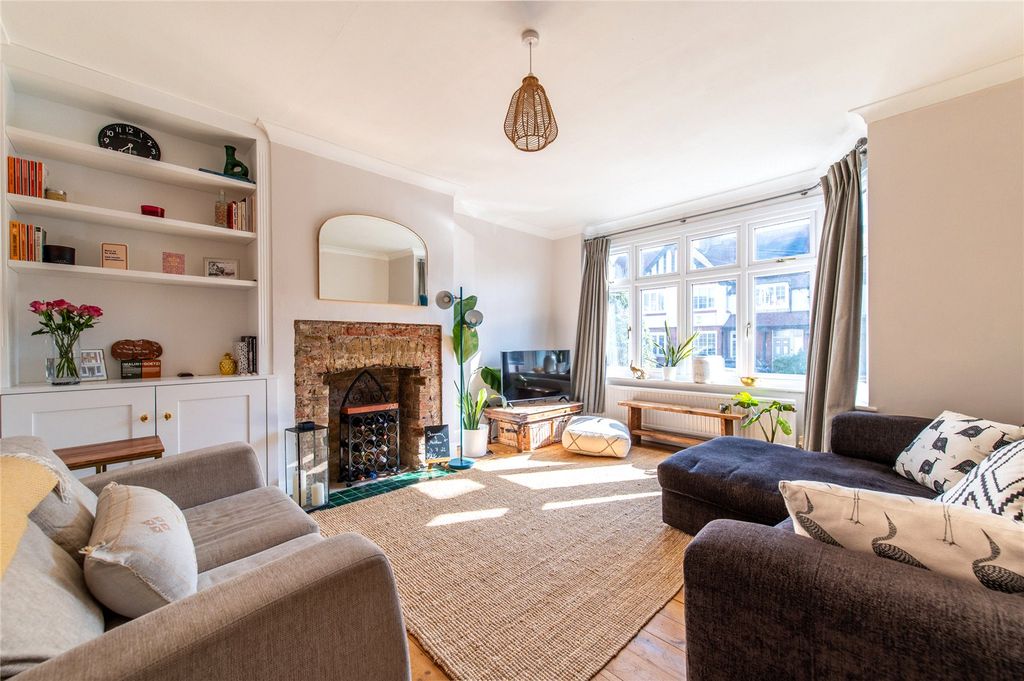 Property photo 2 of 32 Picture No. 11