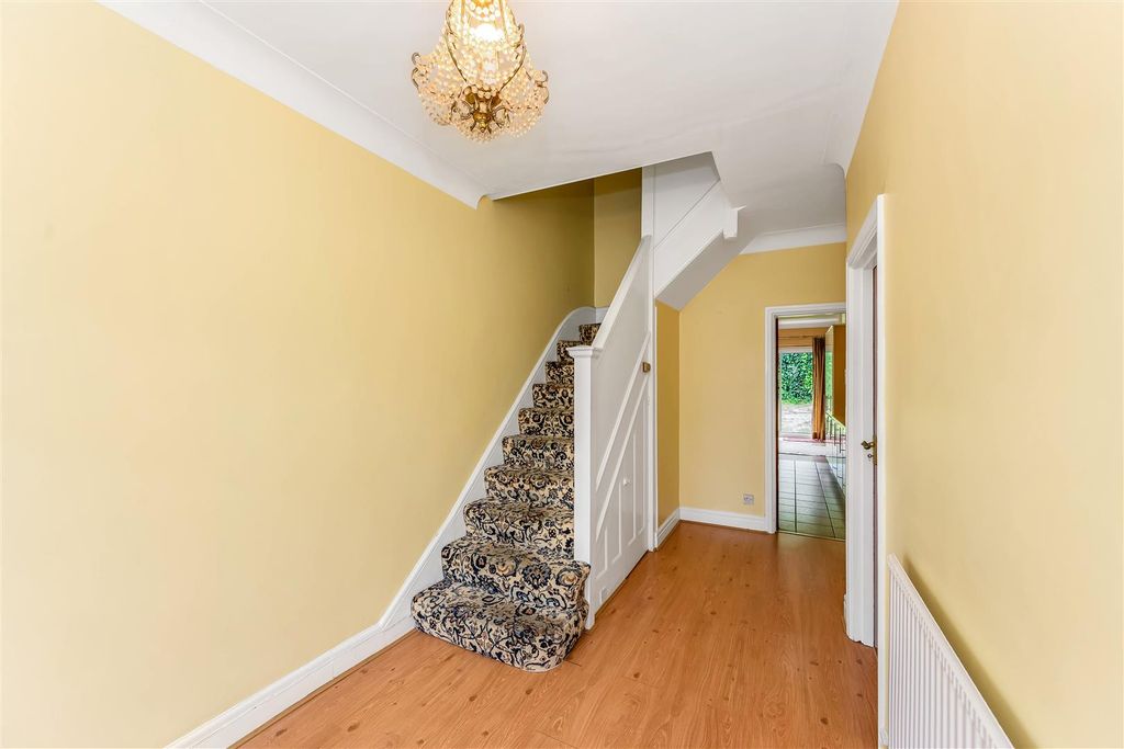 Property photo 3 of 25 10 Langley Crescent-12.Jpg