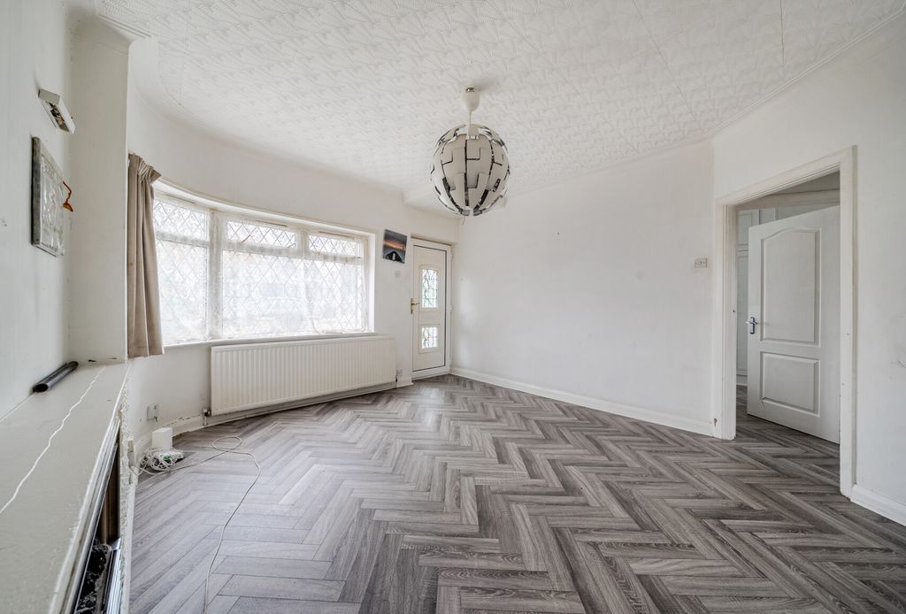 Property photo 2 of 11 1364843-6-68E653c...