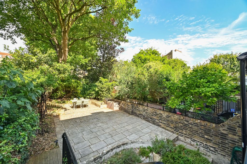 Property photo 2 of 67
