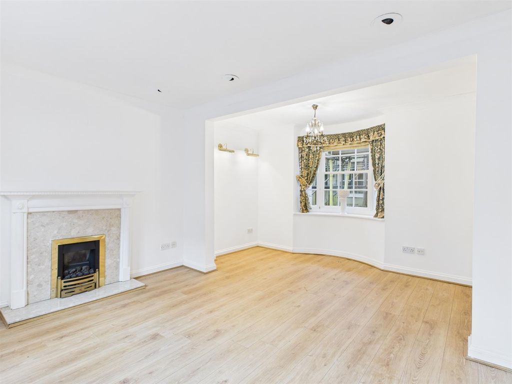 Property photo 2 of 16 Cam01968G0-Pr0218-Still004.Jpg