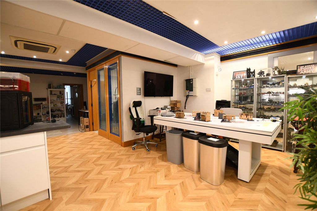 Property photo 2 of 18 Picture No. 03