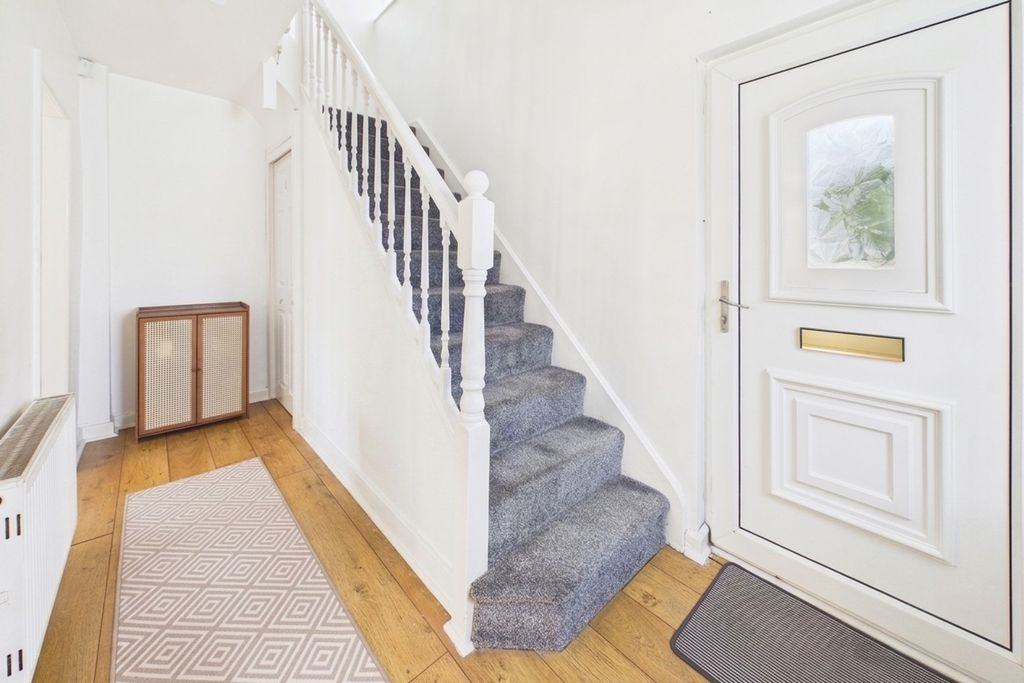 Property photo 3 of 19 Hallway