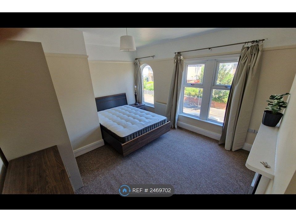 Property photo 3 of 9 Bedroom 2