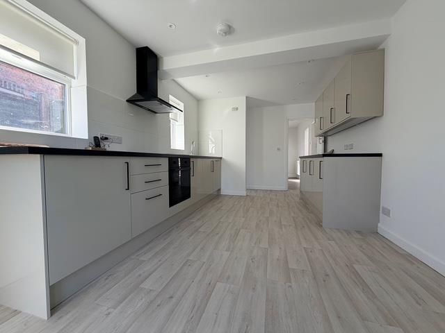 Property photo 3 of 12 Kitchen/Diner