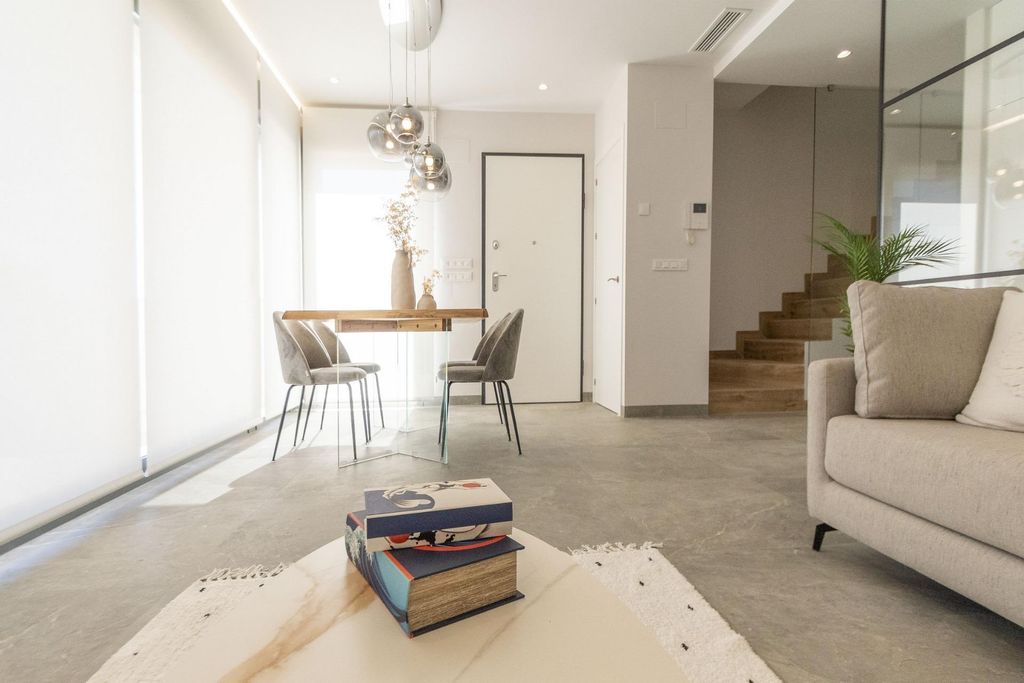 Property photo 3 of 43