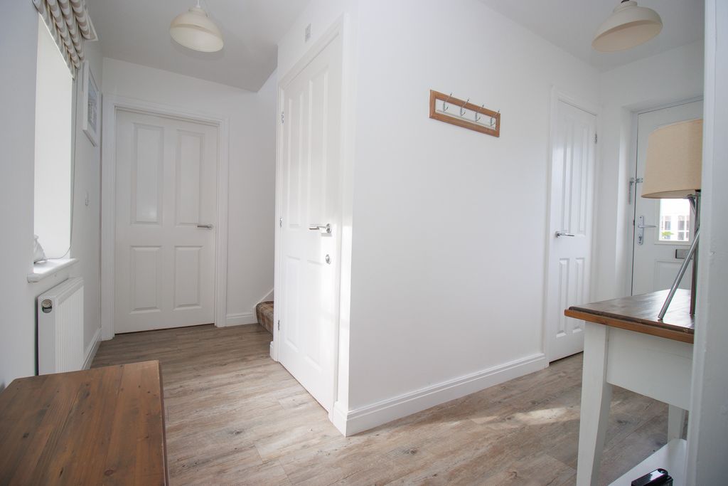 Property photo 2 of 25