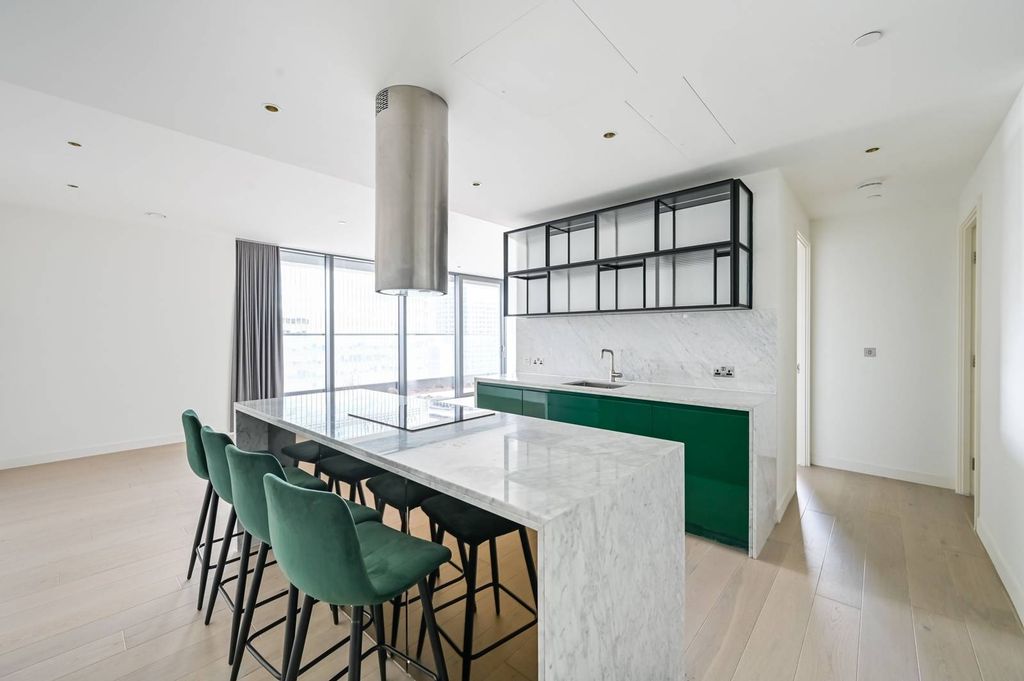 Property photo 2 of 34