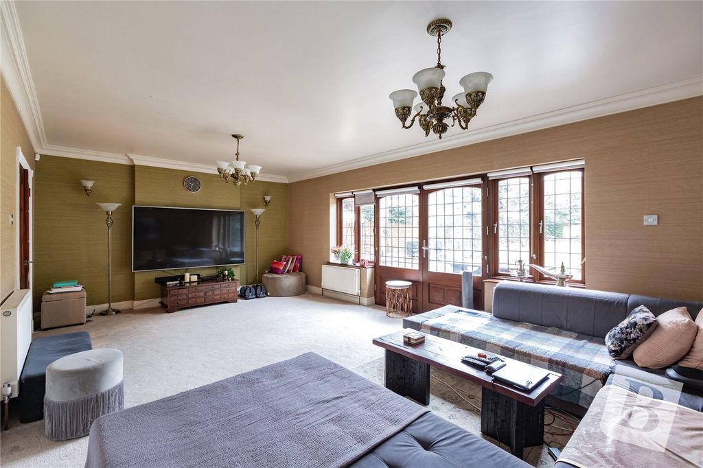 Property photo 3 of 31 Family Room