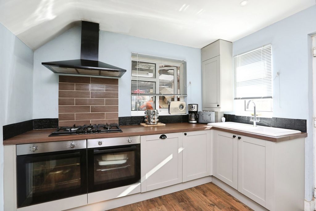 Property photo 2 of 15 Kitchen