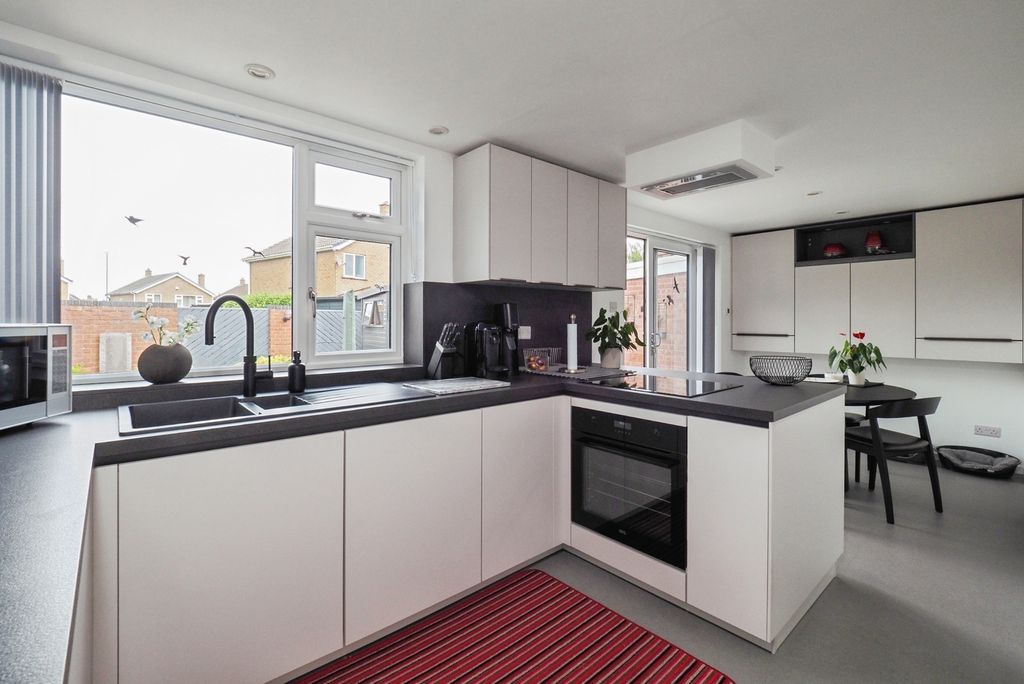 Property photo 2 of 25 Kitchen Diner