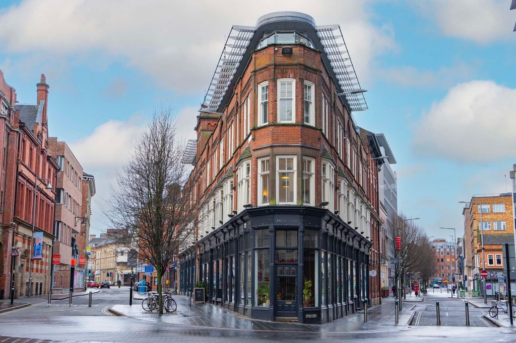 Property photo 1 of 24