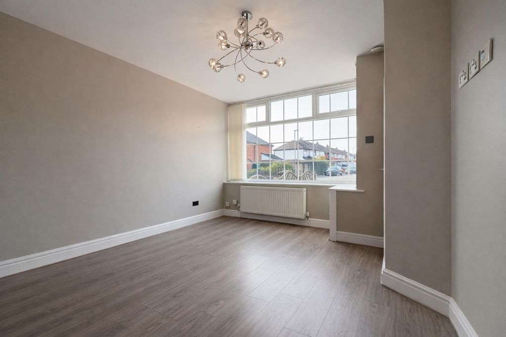 Property photo 2 of 12 7F81A0Bc-7B2E-4cd1-9445-8947c32Bfc63.Png